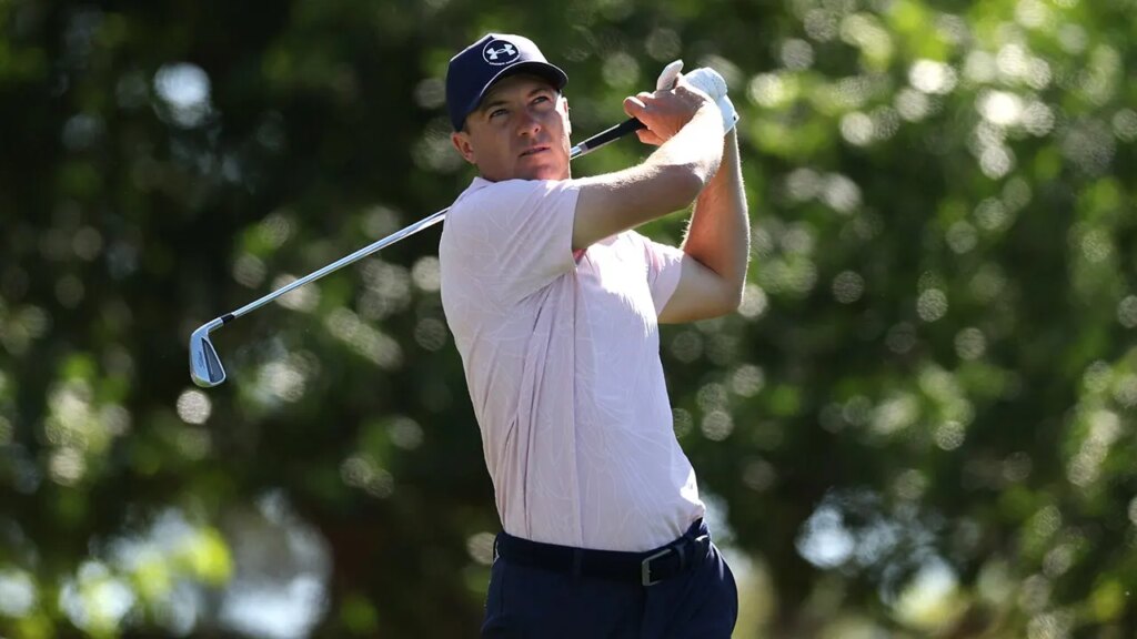 Jordan Spieth offers signed glove to fan hit by errant shot on the Masters | UNW