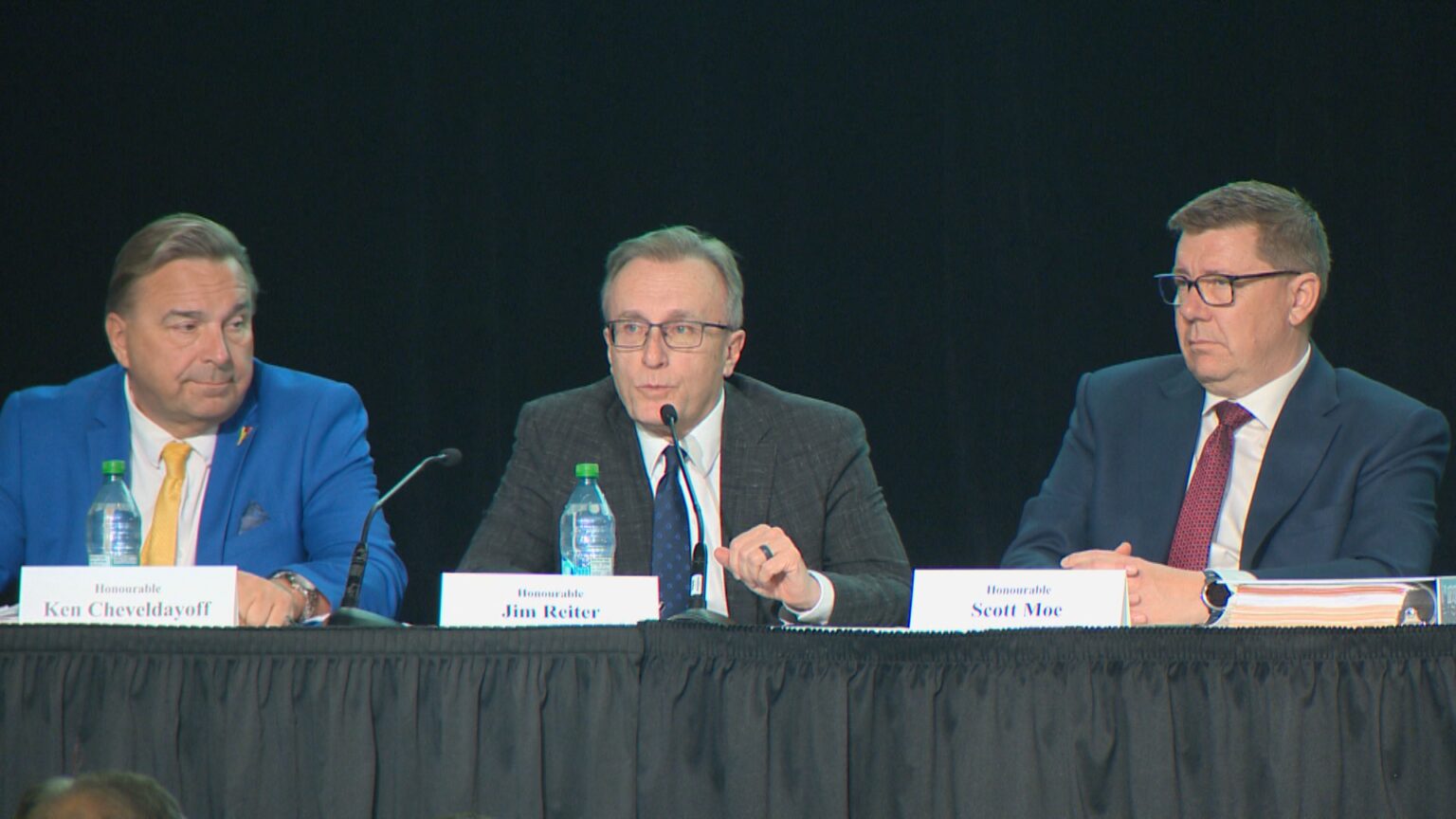 Saskatchewan municipal leaders collect for annual SUMA bear pit – Regina | UNW