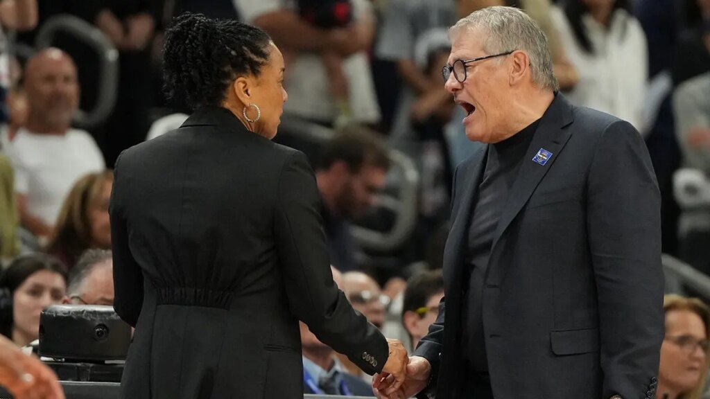 Megan Rapinoe, Sue Bird deal with Geno Auriemma’s shouting match with Dawn Staley | UNW