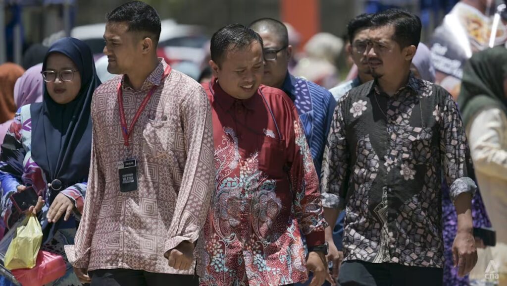 Malaysia’s work-from-home coverage: Experts flag minimal gas financial savings, companies cautious of financial fallout | UNW